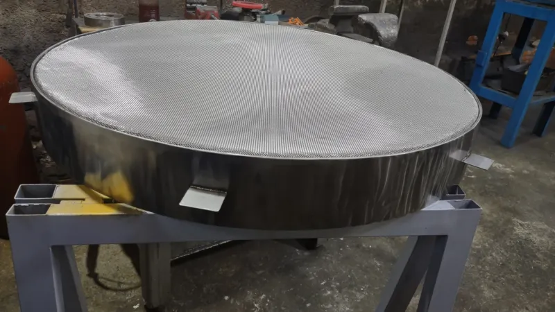 Filtro industrial em formato de disco fabricado pela Rallisa